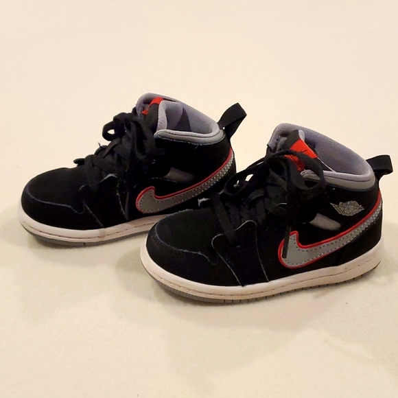 Black Nike Air Jordan (6C Toddler) - Picture 2 of 7